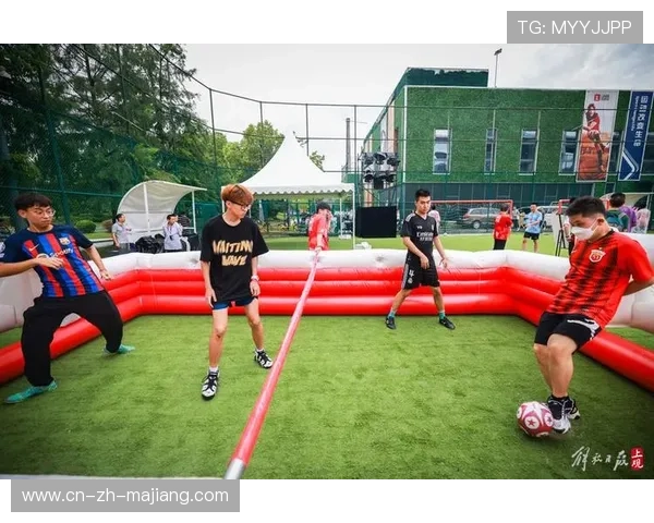 西甲俱乐部开放训练课，球迷近距离接触球星