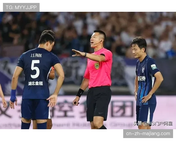 【2026年4月中超联赛反击效率与攻防转换速度·赛中·特写特写瞬间：成都凤凰山，外援费利佩反击中不停球斜塞，助攻队友单刀破门